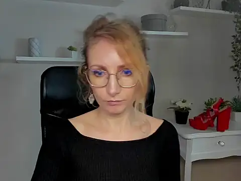 CinderellaMoon online show from February 26, 2026, 6:23 am