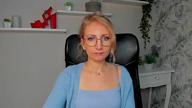 CinderellaMoon online show from March 16, 2026, 6:28 am