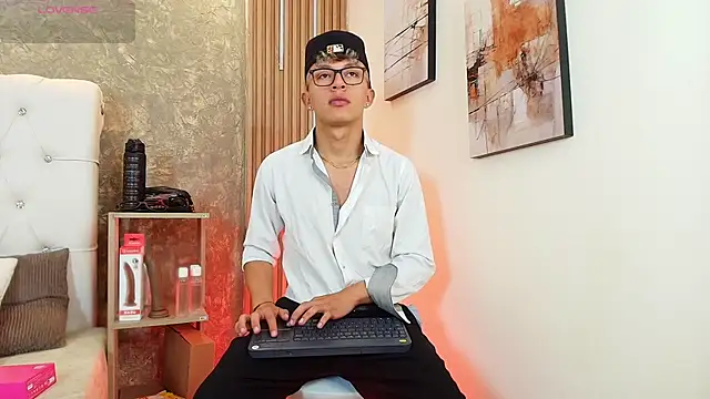 Dark Nico online show from April 14, 2026, 3:56 am