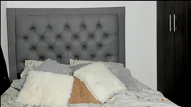 ImEmily   online show from April 1, 2026, 12:00 am