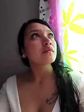 Bloom Dahlia online show from March 15, 2026, 9:43 pm