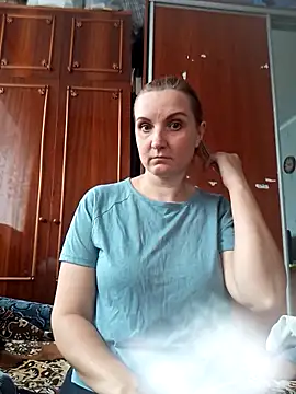 SusanGold9211 online show from April 3, 2026, 10:46 am