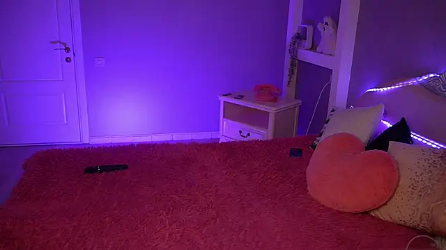 AlisMil online show from April 13, 2026, 7:58 am