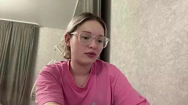 Linaceleste online show from February 25, 2026, 2:05 pm