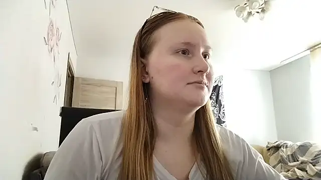 AnikaLipps online show from June 10, 2026, 1:54 pm
