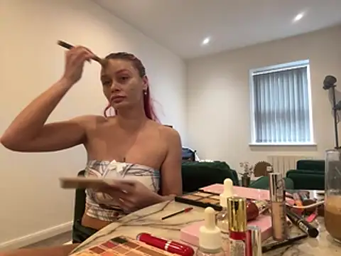 FoxyValentine online show from April 10, 2026, 11:37 am