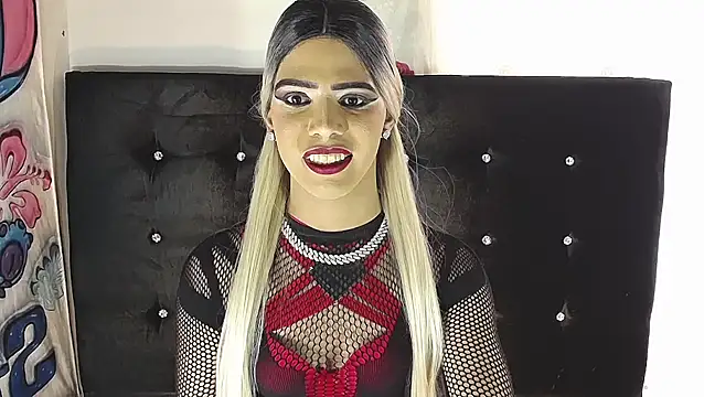 Kristal Queen01 online show from May 25, 2026, 6:03 pm