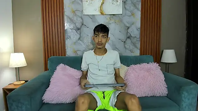 Snapshot of KITTY_BOSH chatting on March 29, 2026, 7:36 pm KITTY BOSH online show from March 29, 2026, 7:36 pm