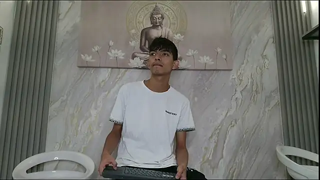 Snapshot of KITTY_BOSH chatting on April 16, 2026, 1:12 pm KITTY BOSH online show from April 16, 2026, 1:12 pm