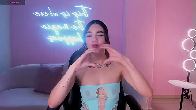 CarolineEvans x online show from February 23, 2026, 6:11 am