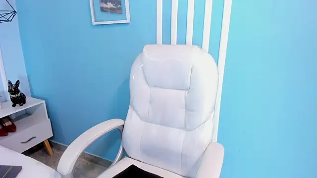 Saray Becker  online show from April 8, 2026, 7:25 pm