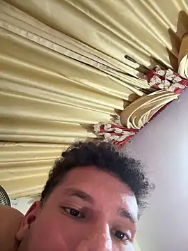 Snapshot of Valentinacouple chatting on February 22, 2026, 5:08 am Valentinacouple online show from February 22, 2026, 5:08 am