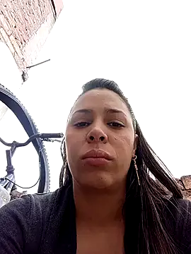 kiki milu online show from April 7, 2026, 3:01 pm