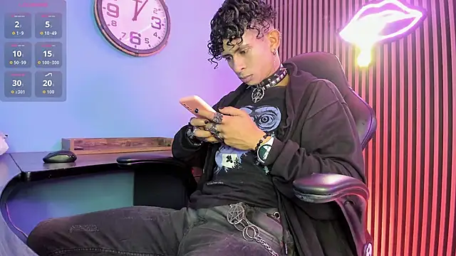 Snapshot of Maximoking26 chatting on February 24, 2026, 4:10 am Maximoking26 online show from February 24, 2026, 4:10 am