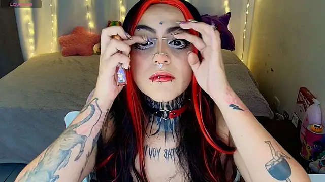 maliciaXpoison online show from June 7, 2026, 3:21 am