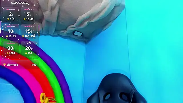 cristal villael  online show from March 27, 2026, 7:46 pm