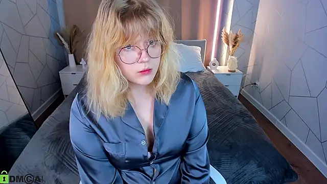 luna c0ra online show from February 21, 2026, 1:17 am