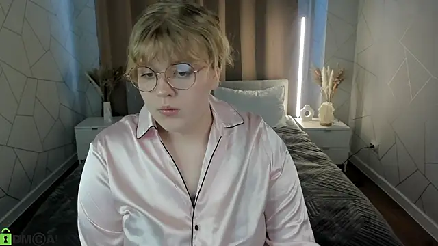 luna c0ra online show from March 19, 2026, 1:09 am