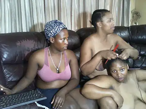 Snapshot of Sky-Diamond chatting on February 28, 2026, 7:42 am Sky-Diamond online show from February 28, 2026, 7:42 am