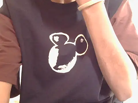 Snapshot of liliy_00 chatting on February 16, 2026, 10:11 am liliy 00 online show from February 16, 2026, 10:11 am