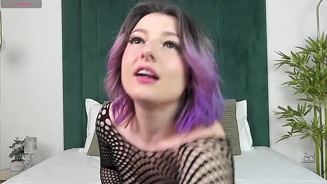 NatashaBlaze  online show from February 20, 2026, 5:24 pm