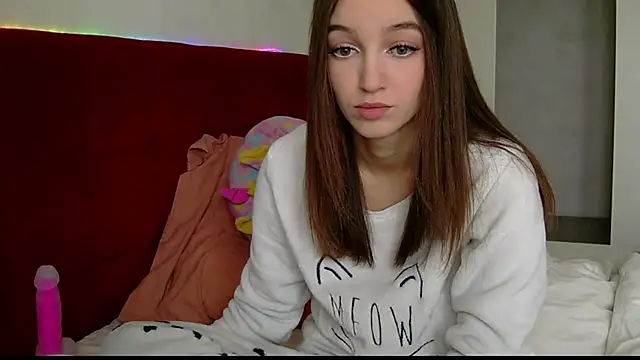 CandySurprise19 online show from April 10, 2026, 7:46 am