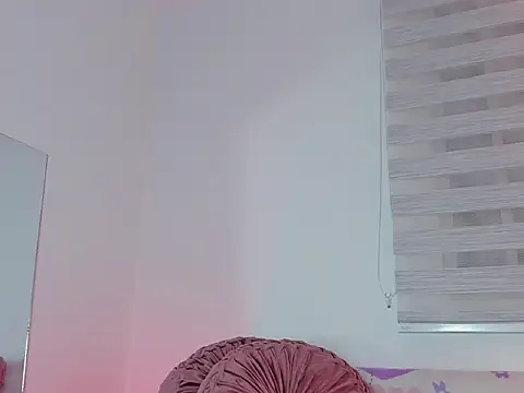 yourlollypetite online show from March 8, 2026, 2:04 am