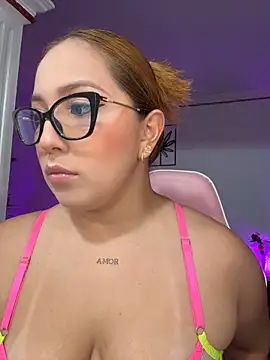 Kiarhatrixie1 online show from April 18, 2026, 5:39 pm