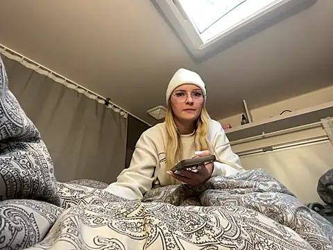 melanieTesss online show from February 16, 2026, 4:14 pm