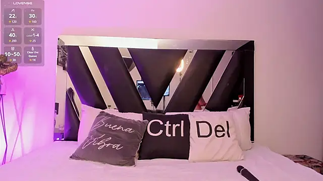 Mia Iron online show from April 14, 2026, 1:06 pm