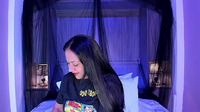 Snapshot of AllieBennet chatting on June 30, 2026, 7:37 pm AllieBennet online show from June 30, 2026, 7:37 pm