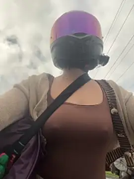 aleessiia online show from April 20, 2026, 1:14 pm