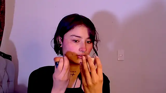 Snapshot of Lili__Clan chatting on February 25, 2026, 1:32 pm Lili Clan online show from February 25, 2026, 1:32 pm