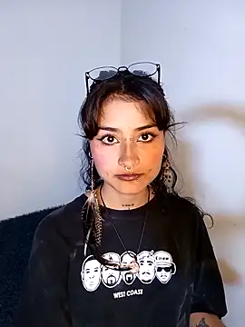 Snapshot of Lili__Clan chatting on March 3, 2026, 6:14 pm Lili Clan online show from March 3, 2026, 6:14 pm