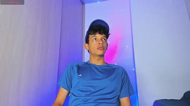 Maxfrost1 online show from April 18, 2026, 2:04 am