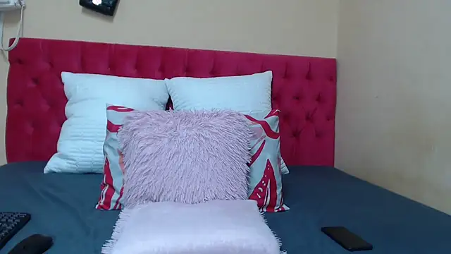 HornyLilHoney online show from April 8, 2026, 4:01 am