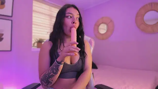 Snapshot of Lummii_ chatting on February 19, 2026, 7:32 pm Lummii online show from February 19, 2026, 7:32 pm