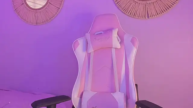 Lummii  online show from March 4, 2026, 7:09 pm