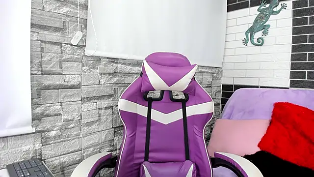 Sienna Lux01 online show from March 3, 2026, 11:27 am