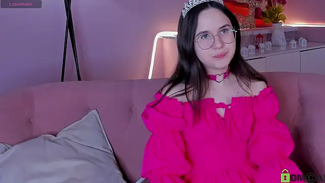 leylamirage online show from March 10, 2026, 12:32 pm