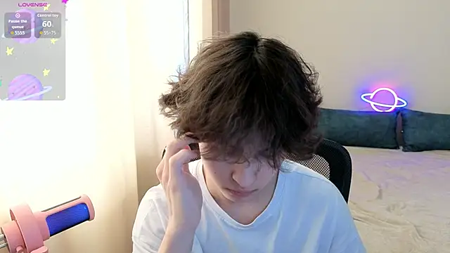  LukaHayes  online show from April 9, 2026, 12:32 pm