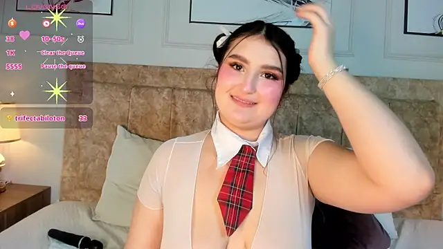 zoe moon   online show from April 1, 2026, 1:41 pm