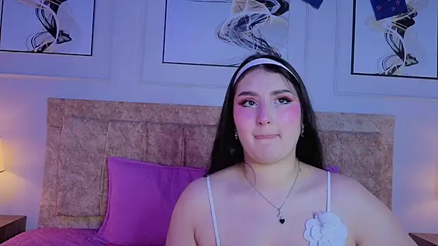 zoe moon   online show from July 8, 2026, 11:37 am
