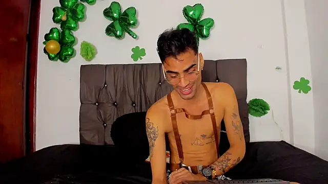 Gay Red Room online show from April 17, 2026, 2:58 am