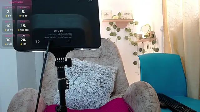 Snapshot of dark_dreams_ chatting on June 18, 2026, 6:45 pm dark dreams online show from June 18, 2026, 6:45 pm