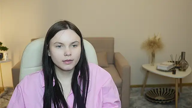 Snapshot of LeilaErcolani chatting on February 17, 2026, 2:02 pm LeilaErcolani online show from February 17, 2026, 2:02 pm