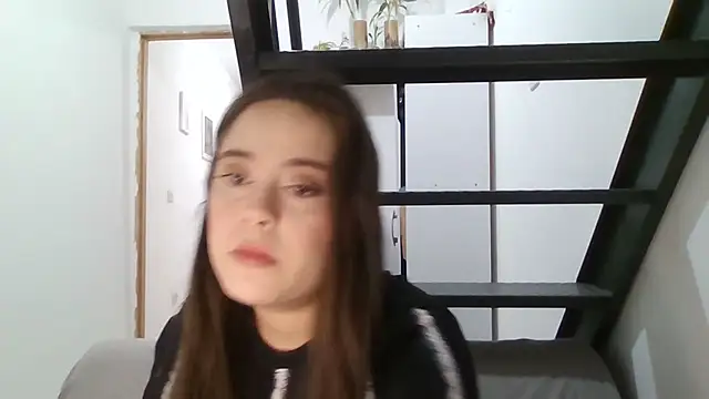 PutaYasmim online show from April 8, 2026, 12:10 am