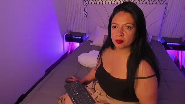 Snapshot of Renatta_Milly chatting on February 18, 2026, 3:24 am Renatta Milly online show from February 18, 2026, 3:24 am