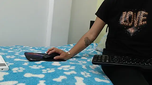 skinnysexy18 online show from June 1, 2026, 8:10 pm