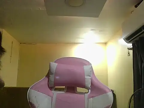 Luna Moonfang online show from April 14, 2026, 3:51 pm